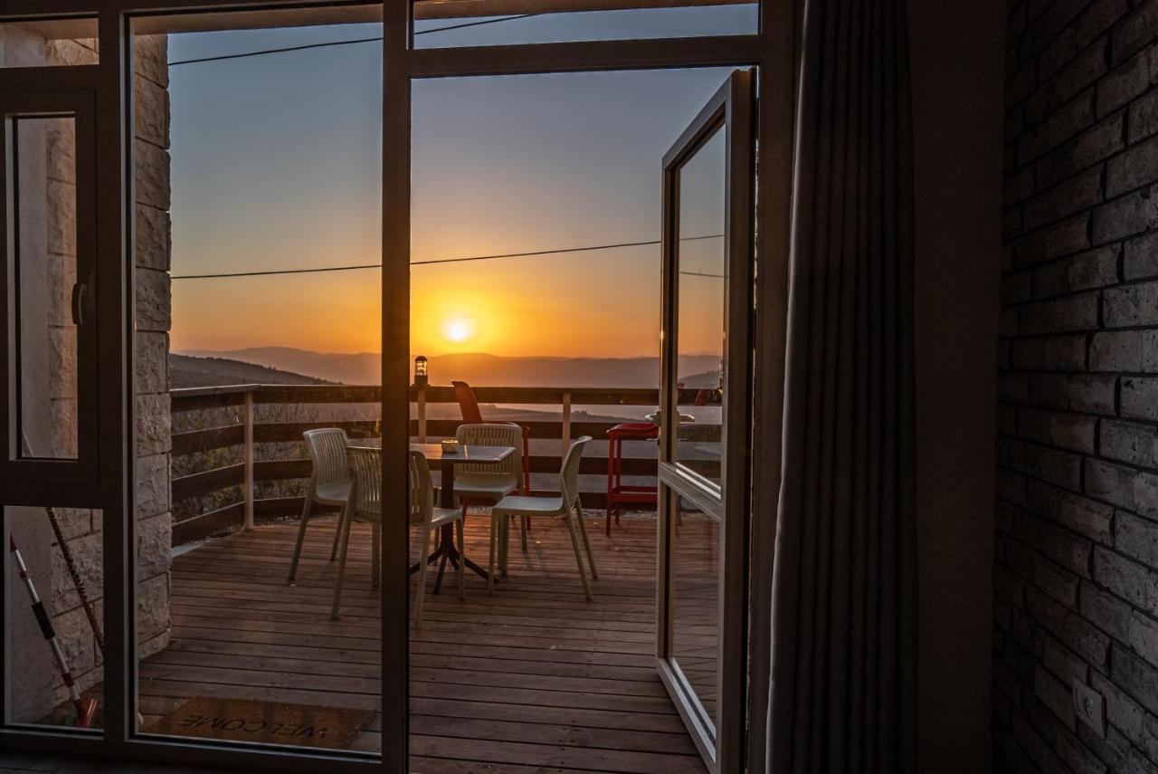 Sunset B&B Ein Kinya Екстериор снимка